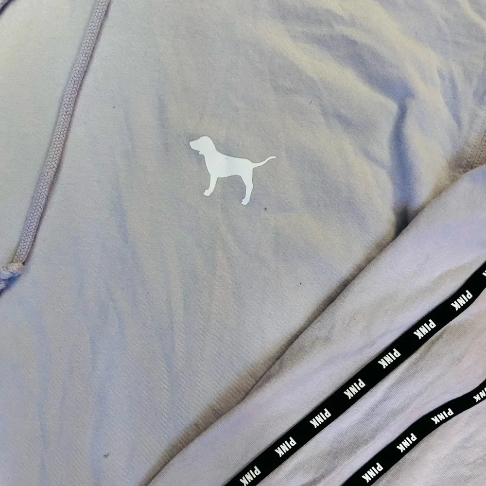 VS PINK 💜CAMPUS LOGO LIGHTWEIGHT LS HOODED TOP - Picture 7 of 7